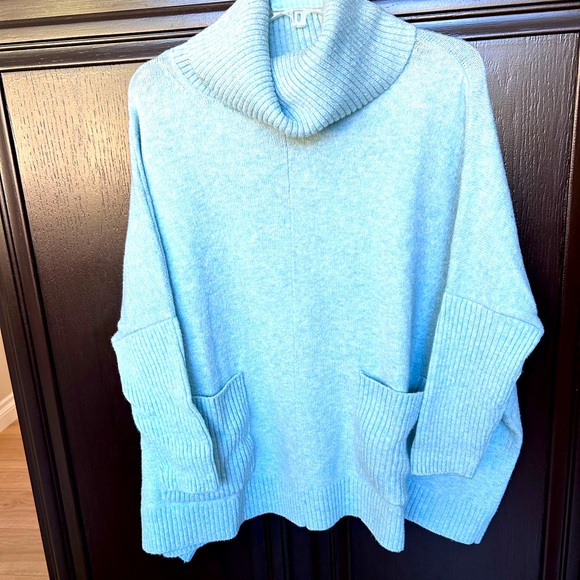 LOFT aqua color pullover sweater with front pockets. Size Large - Picture 1 of 3